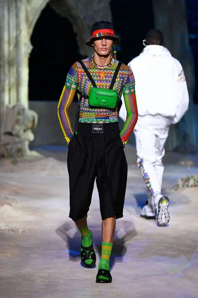 Look 14